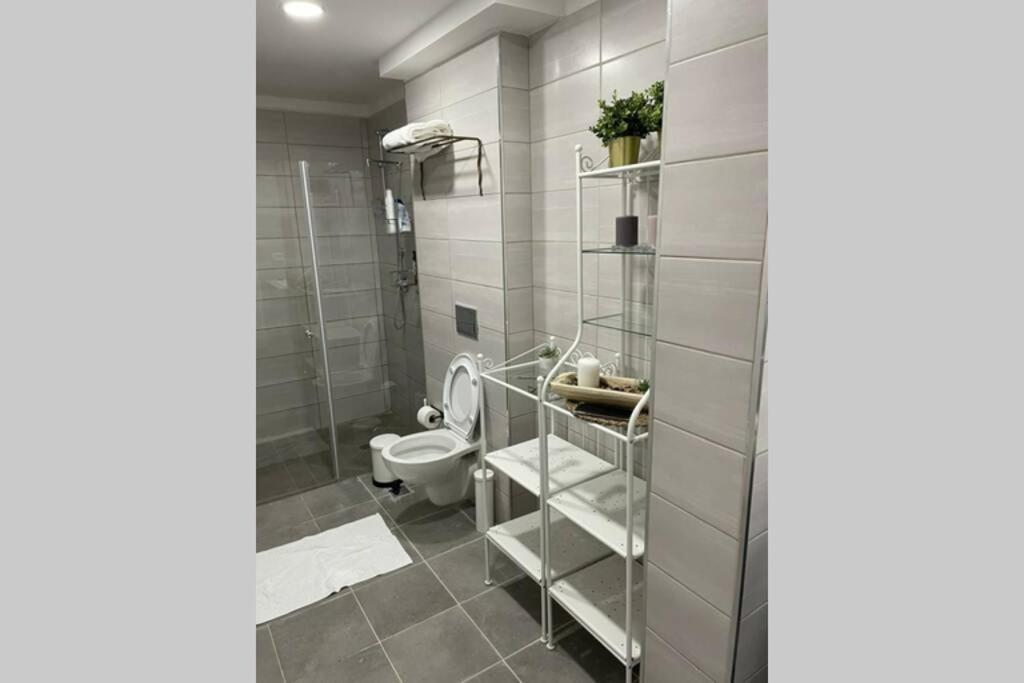 נוף הארבל עם חלון לכינרת Daire Migdal Dış mekan fotoğraf