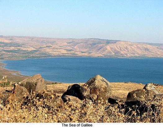 נוף הארבל עם חלון לכינרת Daire Migdal Dış mekan fotoğraf