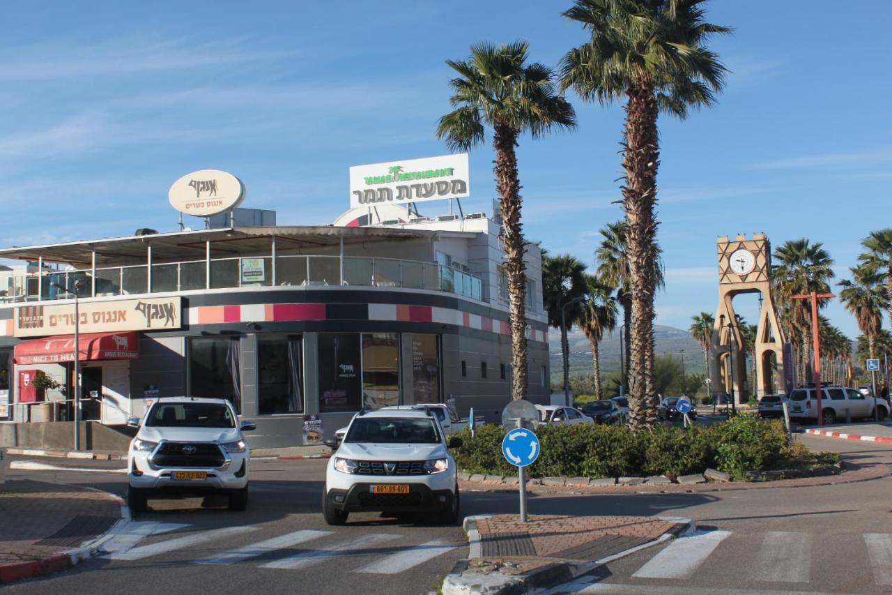 נוף הארבל עם חלון לכינרת Daire Migdal Dış mekan fotoğraf